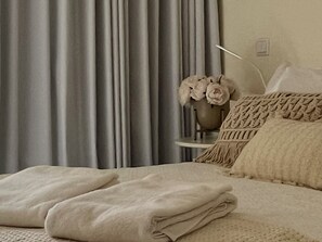 2 Schlafzimmer, Schreibtisch, schallisolierte Zimmer