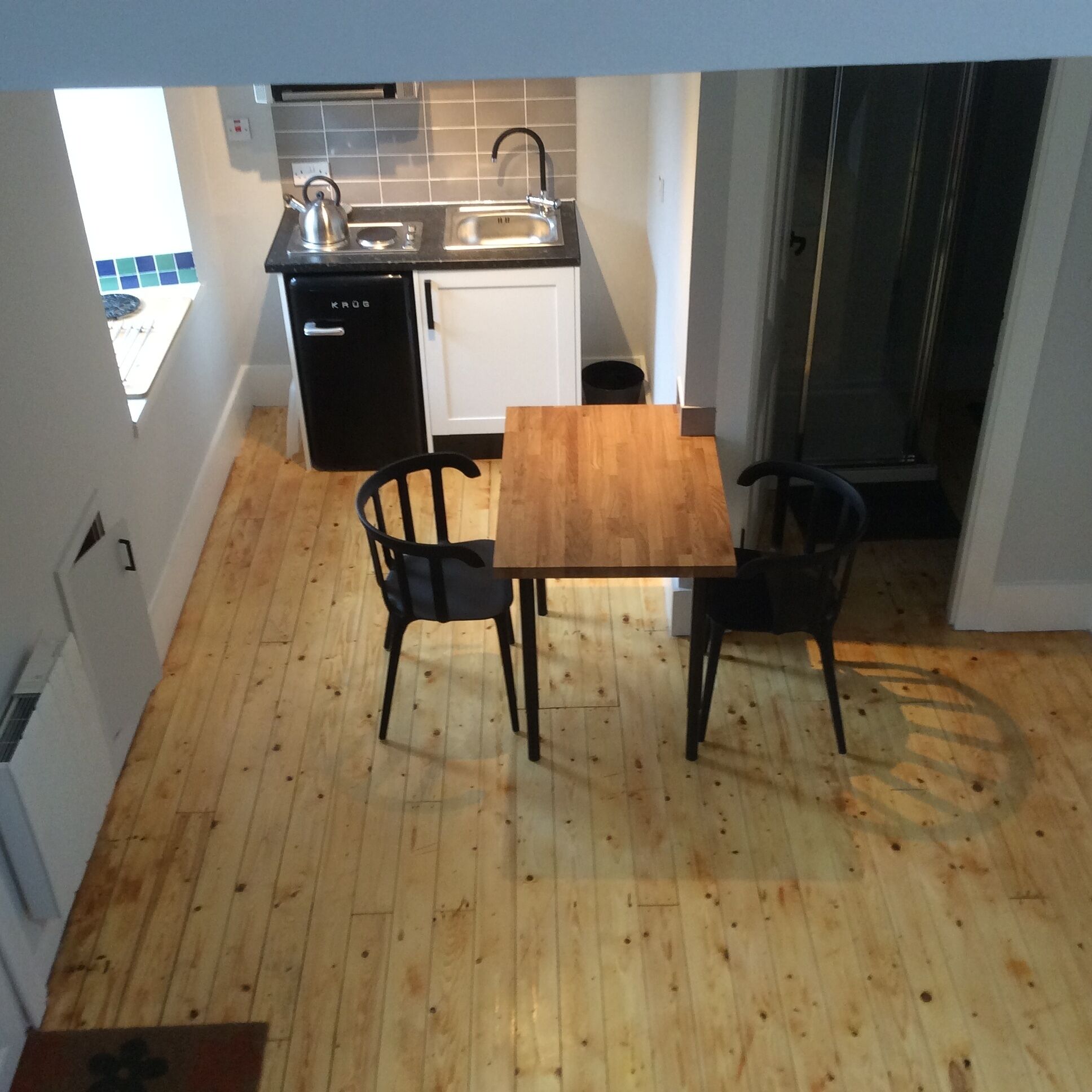 Microwave, cookware/dishes/utensils