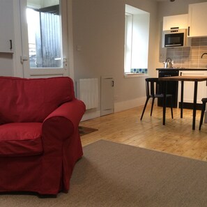 TV, fireplace - Cottage in the Highest Village in Scotland (Wanlockhead)