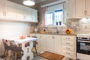 Fridge, oven, coffee/tea maker, toaster