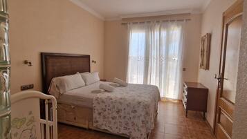 2 dormitorios, tabla de planchar con plancha, wifi gratis y ropa de cama