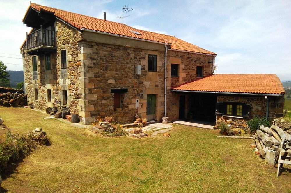 RURAL HOUSE IN FULL NATURE