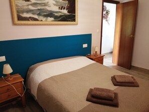 2 chambres, chambres insonorisées, fer et planche à repasser