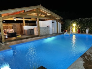 Piscine extérieure, piscine chauffée