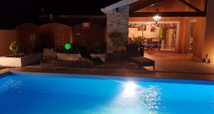 Grande villa tout confort avec piscine chauffée