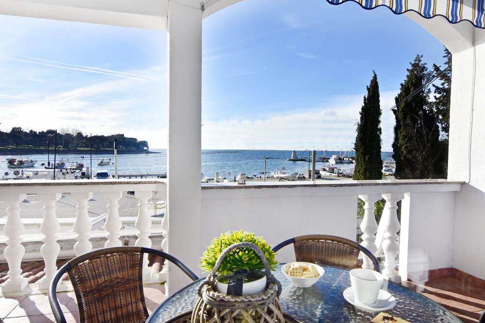 Toni Savudrija apartment, sea view balcony, free WiFi, quiet area