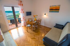 تلفزيون، مدفأة، كرة قدم الطاولة