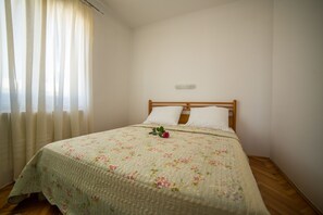 1 غرفة نوم ومكواة/لوح كي وواي فاي وملاءات أسرّة