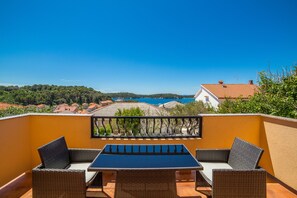 تناول الطعام بالخارج