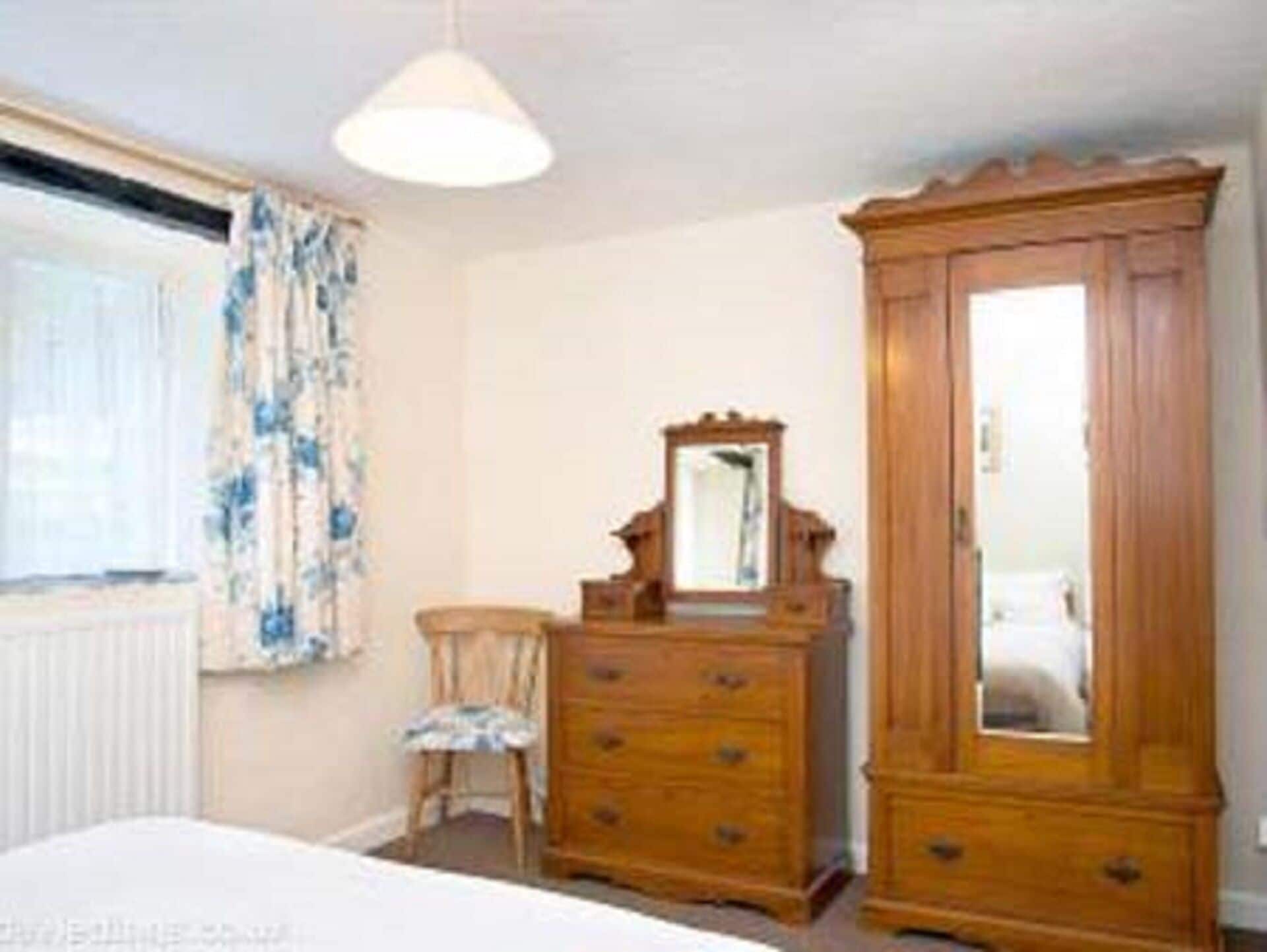 1 dormitori, planxa i posts de planxar, wifi gratuïta i roba de llit 