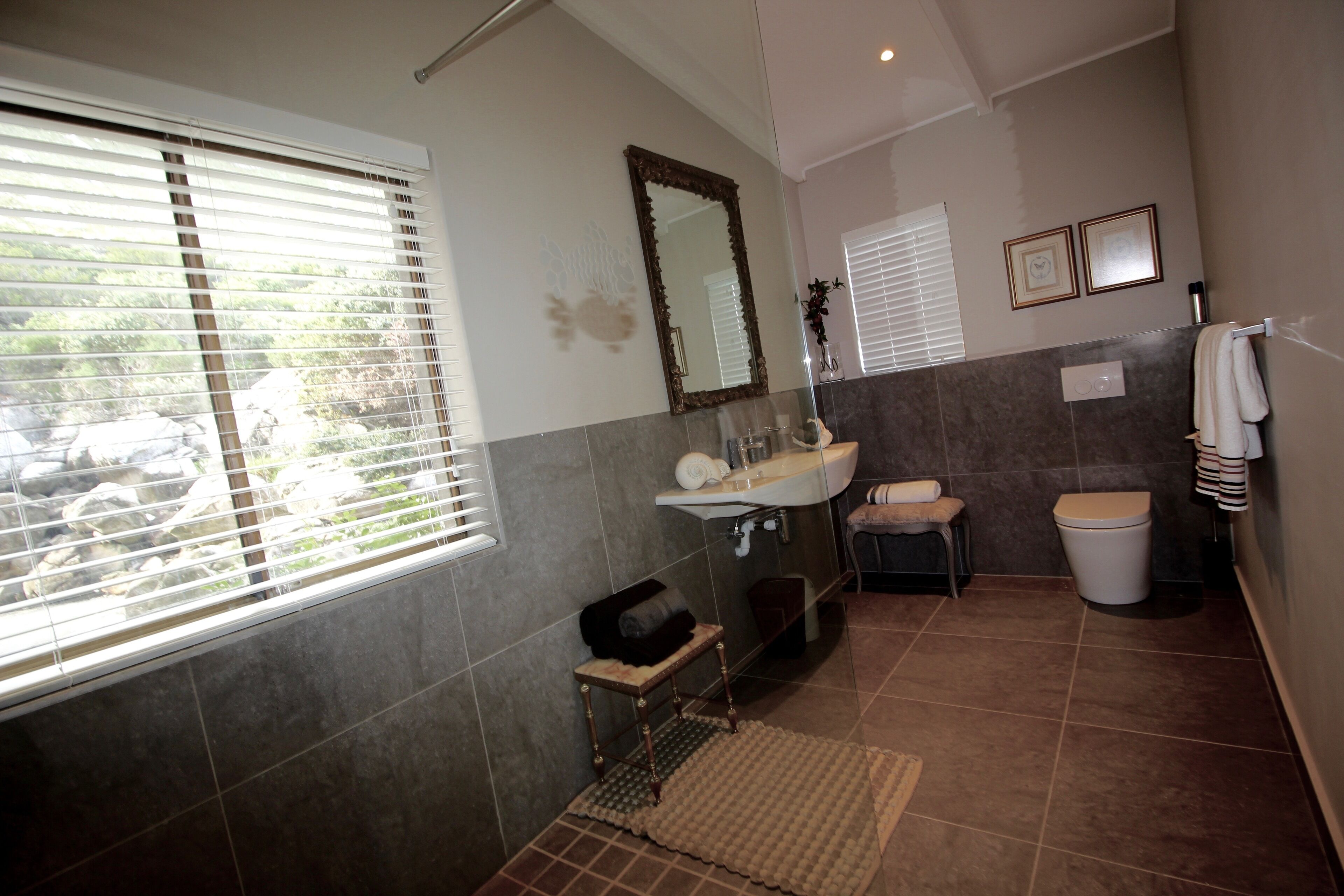Oceanfront luxury accommodation in Rooi Els, Cape Town