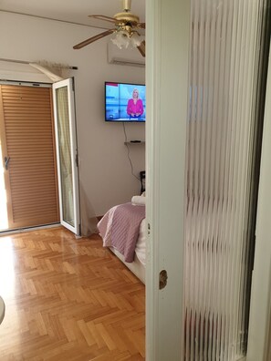 1 غرفة نوم ومكواة/لوح كي وواي فاي مجانًا وملاءات أسرّة