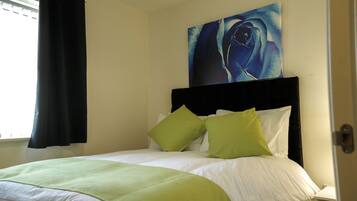 2 bedrooms, iron/ironing board, WiFi, bed sheets