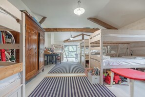 7 bedrooms, iron/ironing board, free WiFi - House with character (Lézat-Sur-Lèze)