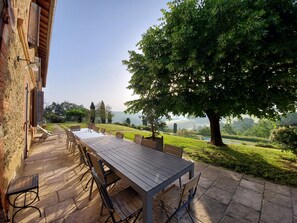 Outdoor dining - House with character (Lézat-Sur-Lèze)