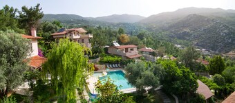  Peaceful Country Cottage Villa with Private Pool