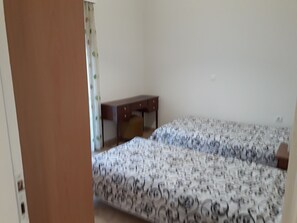 Bedroom #1 (2 single beds)