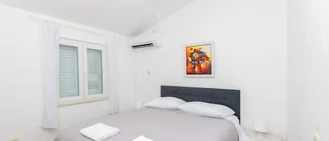 1 bedroom, iron/ironing board, free WiFi, bed sheets