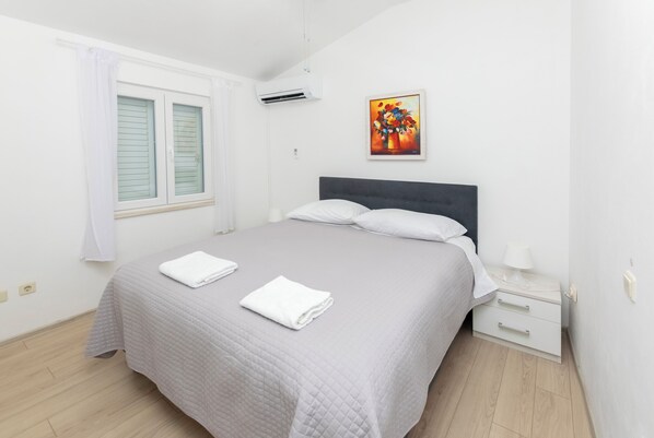 1 chambre, fer et planche à repasser, accès au Wi-Fi (inclus)