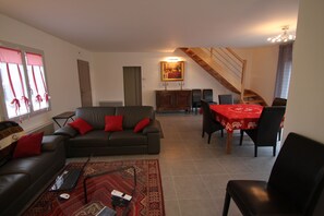 Smart-TV, DVD-Player, Bücher