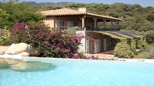 VILLAS VALINCO 10/14 PEOPLE WITH SEA VIEW AND POOL 