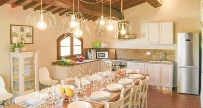 Borgo del Silence -loma loma huvilassa Marina uima-altaalla 4 km päässä Lajaticosta