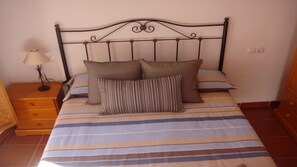 3 bedrooms, iron/ironing board, travel crib, bed sheets - Rental House Saima. (Cuevas de Cañart)