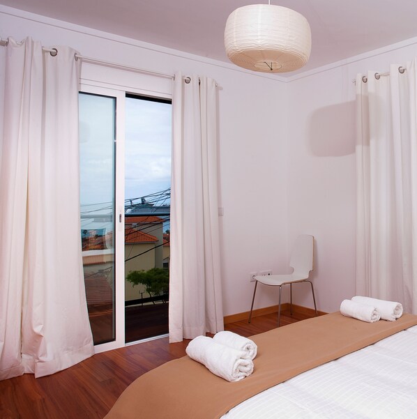 2 bedrooms, iron/ironing board, WiFi, bed sheets - Apartment B - Funchal Carvalhal Old Town (Funchal)