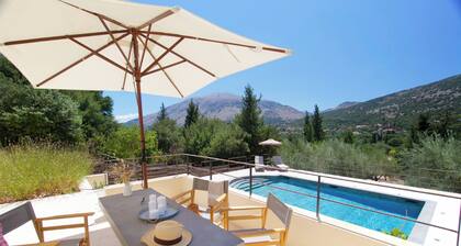 Kalliroi - Exquisite Villa exklusiv fĂŒr zwei mit groĂen privaten Pool konzipiert.