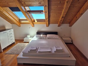 9 chambres, fer et planche à repasser, lit parapluie, Wi-Fi gratuit