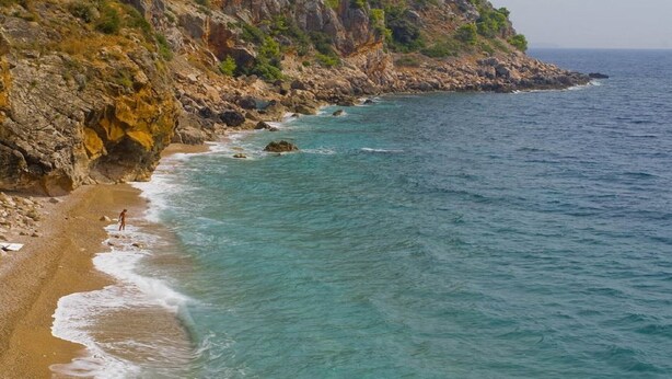 A coastal beach with rocky cliffs and clear blue waters. - Villa Dubrovnik with pool and sea view (Dubrovnik)