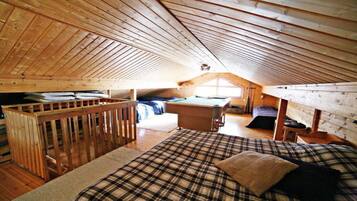 5 bedrooms, iron/ironing board, internet, bed sheets