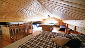 5 bedrooms, iron/ironing board, internet, bed sheets