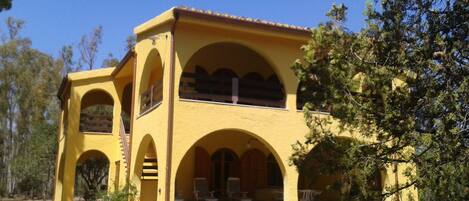 المنشأة من الخارج