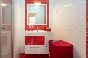 Free toiletries, hair dryer, towels