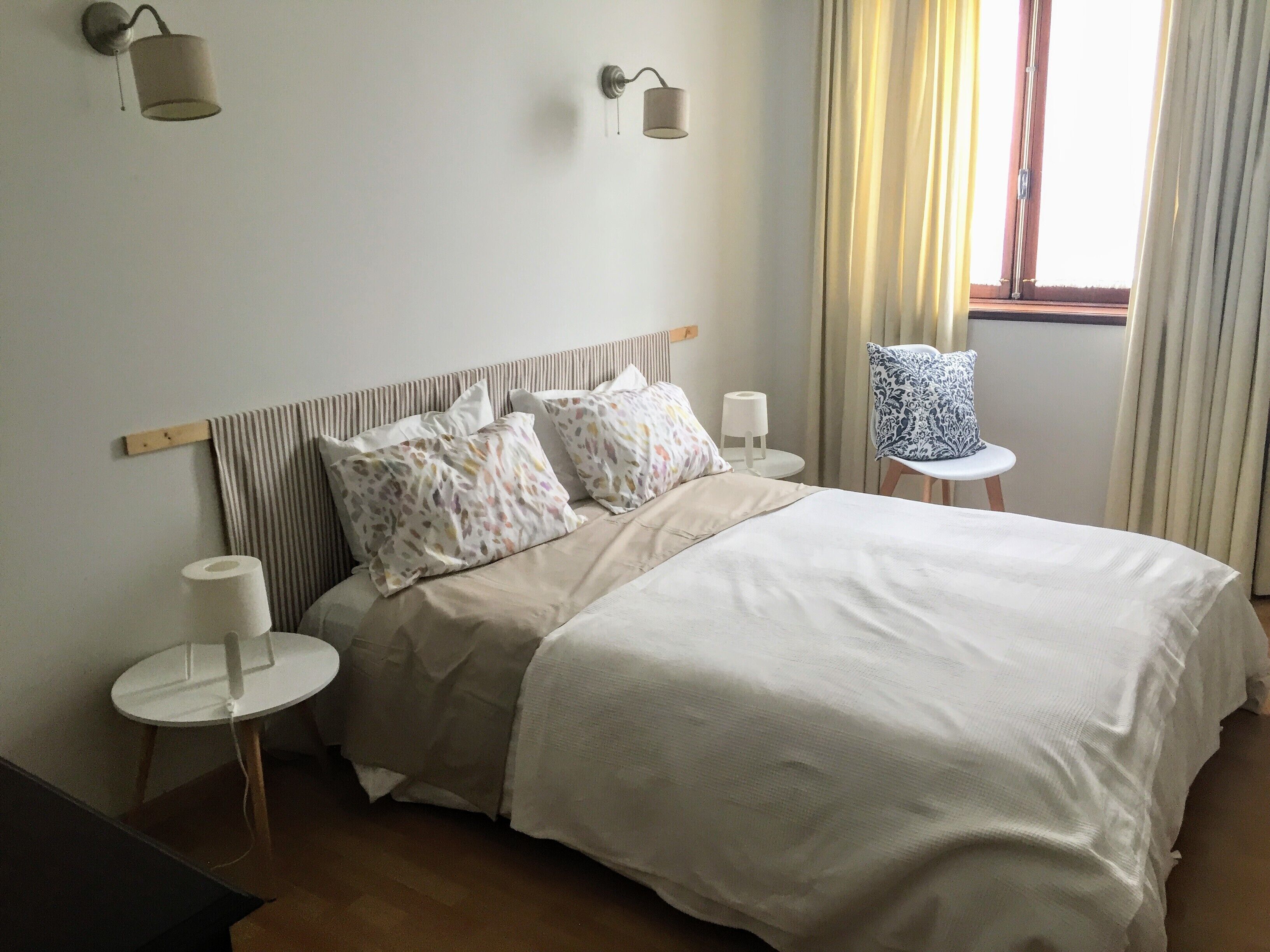 5 bedrooms, iron/ironing board, WiFi, bed sheets