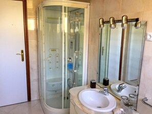 Bathtub, jetted tub, hair dryer, bidet - Casa Alma Portuguesa (Aveiro)