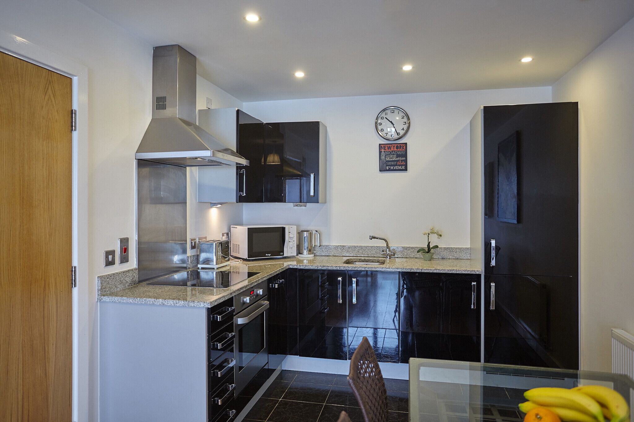 Modern two bedroom apartment near O2 and Excel Ref:077