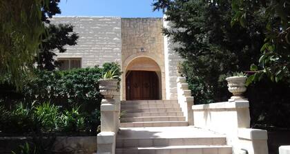 Private Huge Super Located VILLA Gardens Terraces WIFI Billiards Air-Conditioned