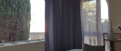 4 habitaciones, escritorio, tabla de planchar con plancha y wifi gratis