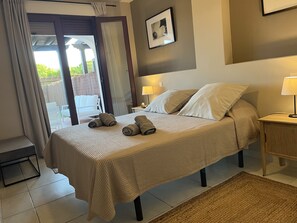 2 Schlafzimmer, Schreibtisch, Bügeleisen/Bügelbrett, kostenloses WLAN