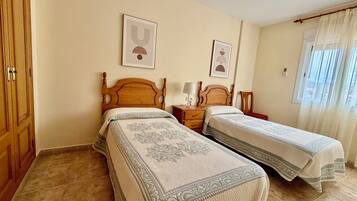 2 bedrooms, iron/ironing board, free WiFi, bed sheets