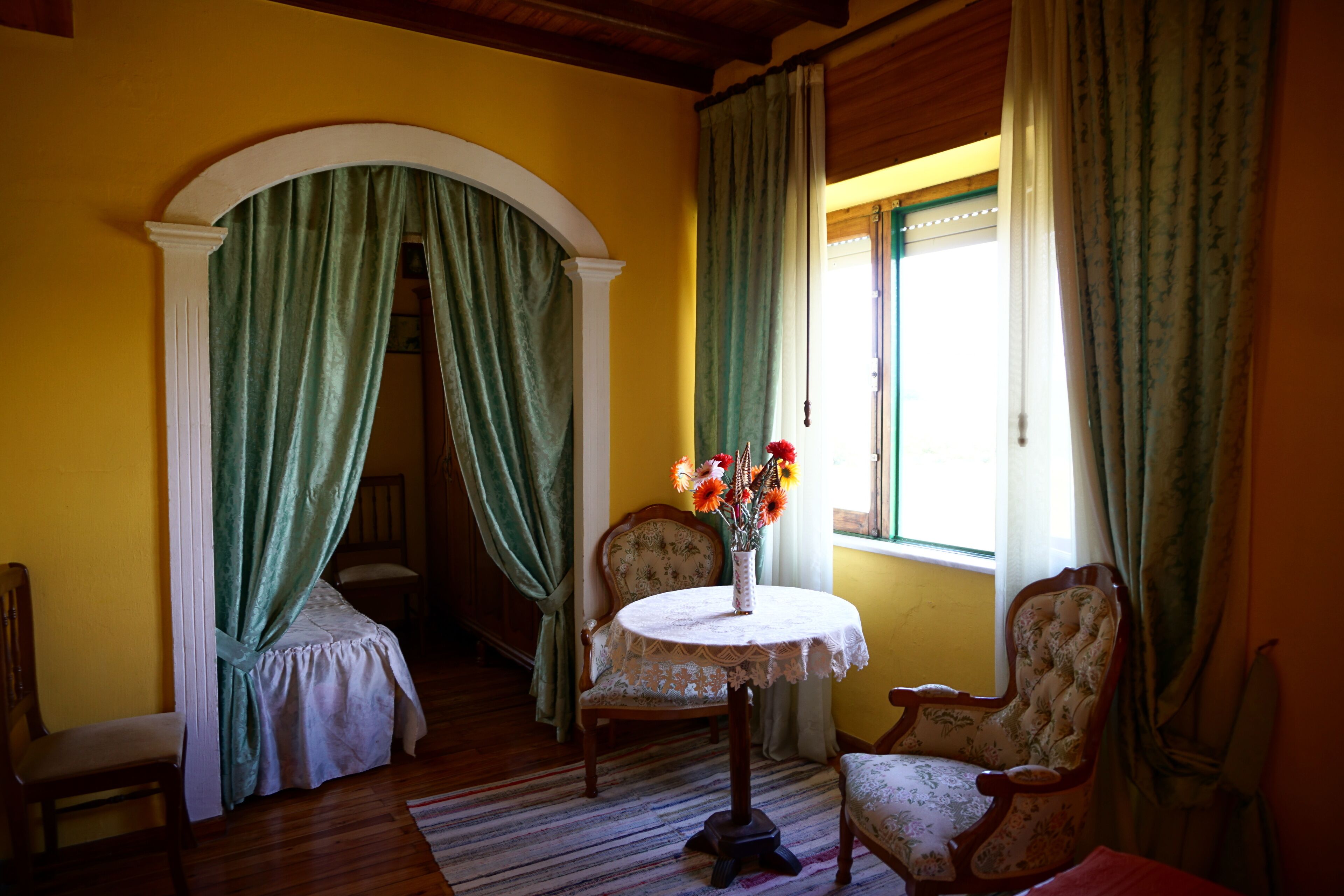 5 habitaciones, tabla de planchar con plancha, wifi y ropa de cama 