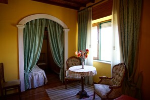 5 chambres, fer et planche à repasser, Wi-Fi, draps fournis