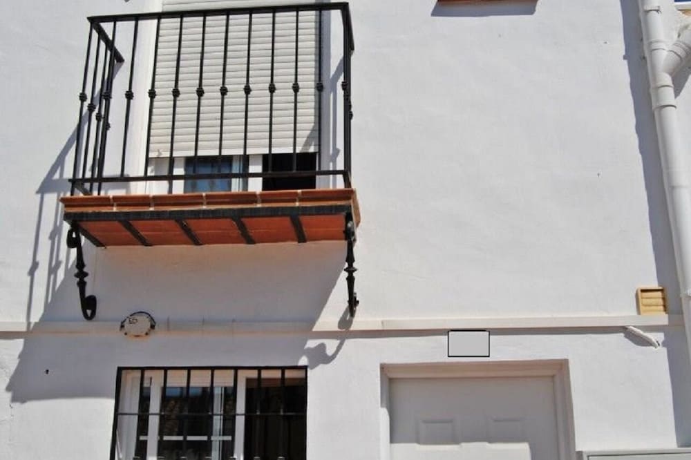 TOWN HOUSE IN HISTORIC AREA 10 MIN BEACH