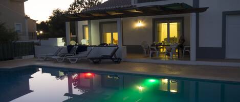 Outdoor pool, a heated pool