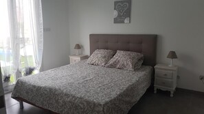 2 bedrooms, desk, iron/ironing board, free WiFi