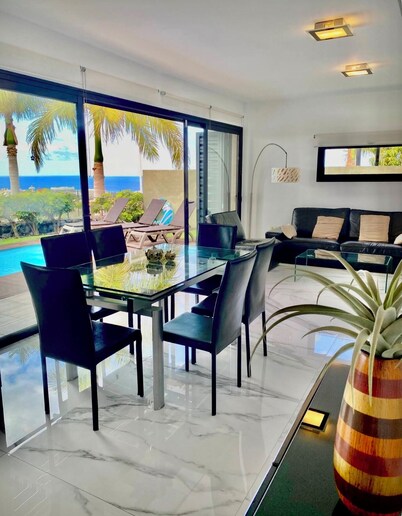 Stunning Villa -Top Location, Seaview, Pool, SuperHost