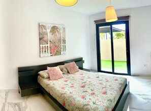 3 quartos, cofres nos quartos, ferros/tábuas de passar roupa, Wi-Fi