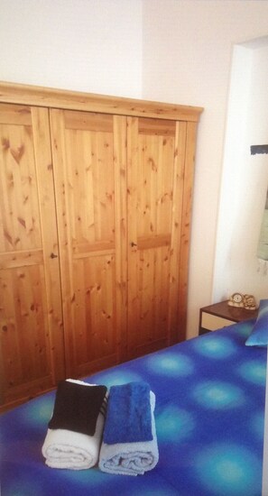 1 bedroom, iron/ironing board, bed sheets - HOLIDAYS ON THE LAKE OF GARDA (Bogliaco  - BS)